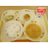 10月1日　ごはん　じゃがいもと厚揚げの味噌汁　炒り豆腐包み焼き　ツナマヨサラダ　牛乳