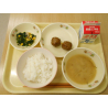 7月16日　ごはん　玉葱と刻み昆布の味噌汁　きんぴら肉団子　ほうれん草とコーンのサラダ　牛乳