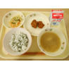 8月18日　わかめごはん　ふわふわつみれ汁　鶏のから揚げ　ごまドレサラダ　牛乳